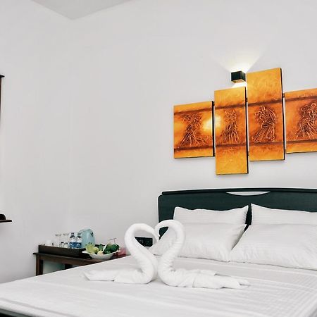 Hotel Aurum Boutique à Negombo Extérieur photo