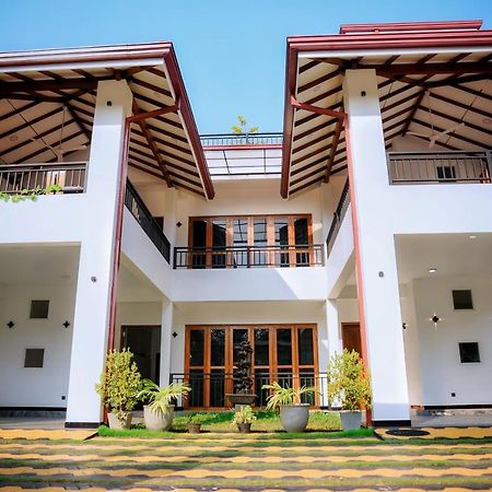 Hotel Aurum Boutique à Negombo Extérieur photo