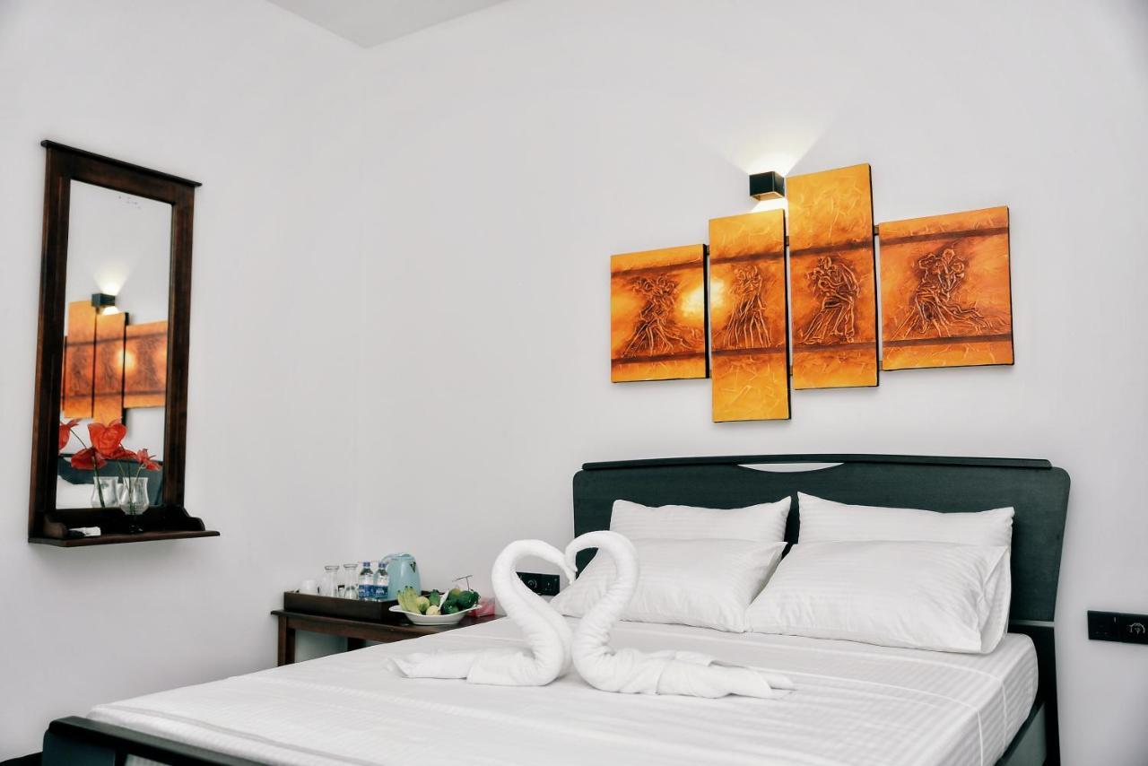 Hotel Aurum Boutique à Negombo Extérieur photo