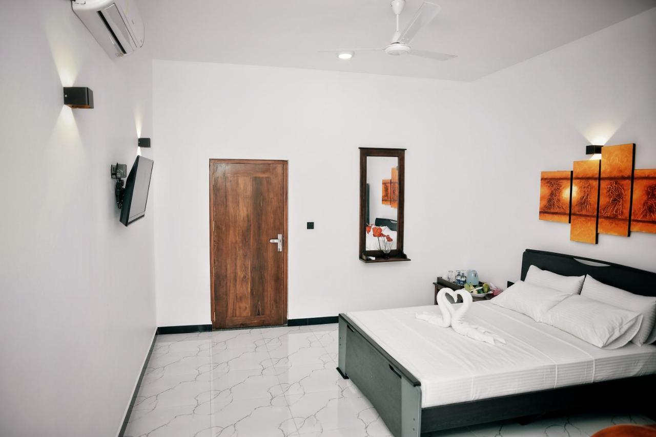 Hotel Aurum Boutique à Negombo Extérieur photo