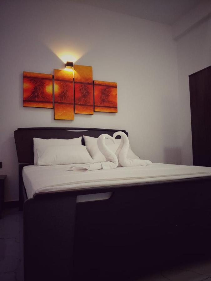 Hotel Aurum Boutique à Negombo Extérieur photo