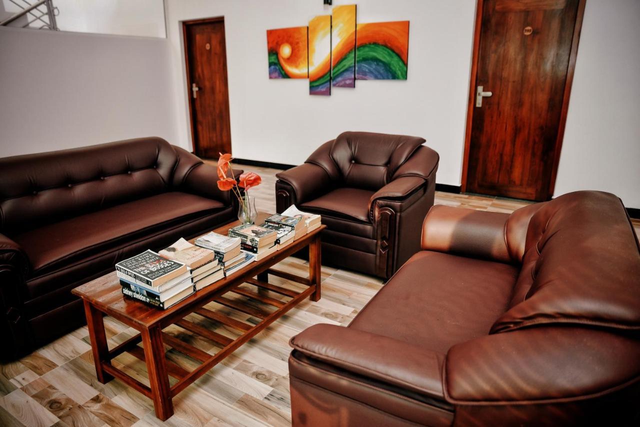 Hotel Aurum Boutique à Negombo Extérieur photo